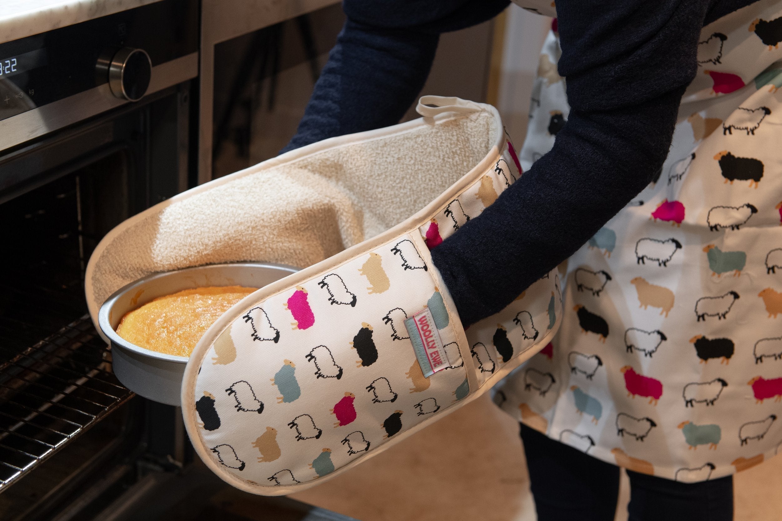 Woolly Ewe Oven Mitts | Scottish Creations